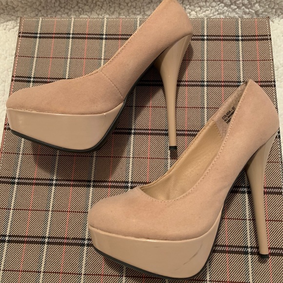 Cream high heels, size 5 1/2. - Picture 6 of 11